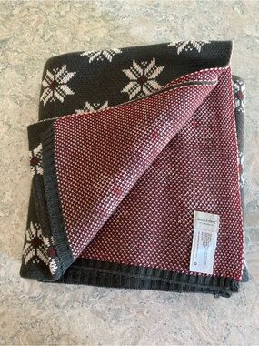 Hearth and Hand Snowflake Knit Throw Blanket in Charcoal & Burgundy
